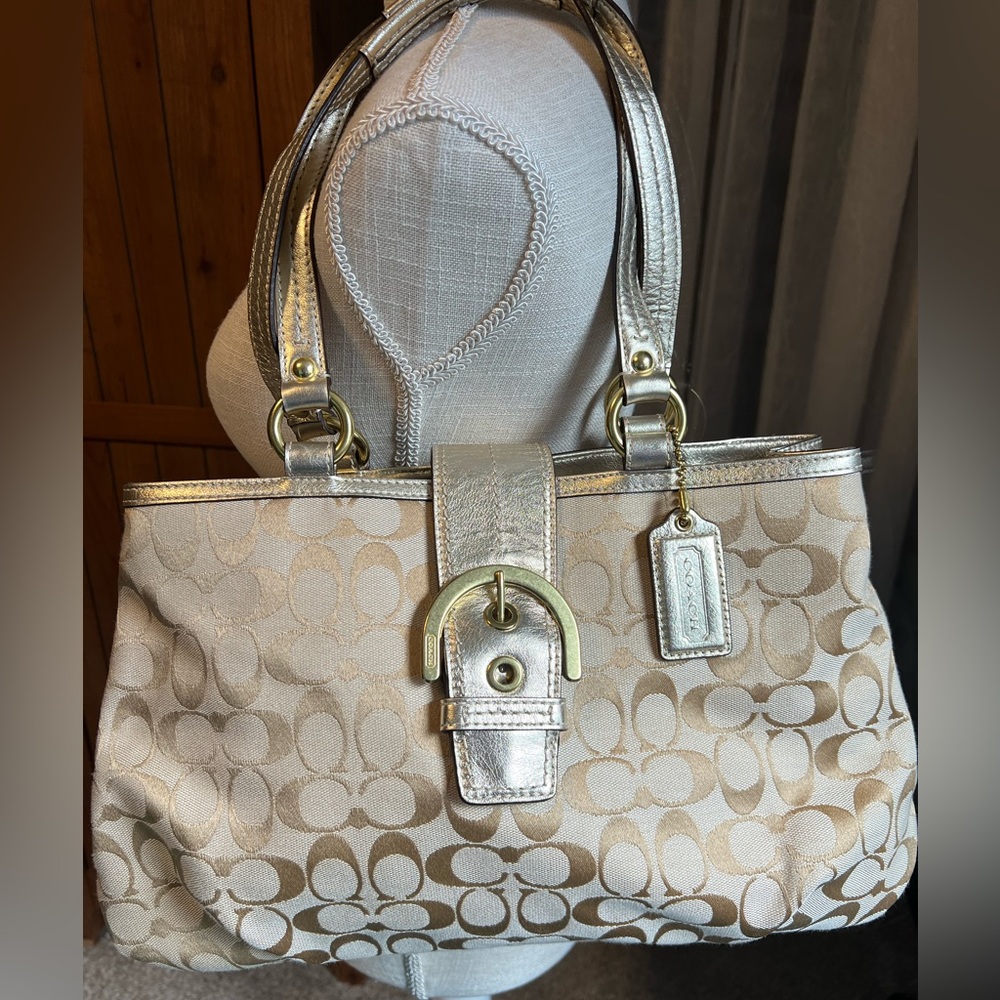 COACH SOHO SIGNATURE EAST WEST TOTE GOLD #18750